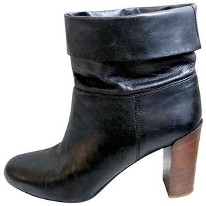 VINCE Black Chase Leather Fold Over Ankle Boots Size 9 Like New!